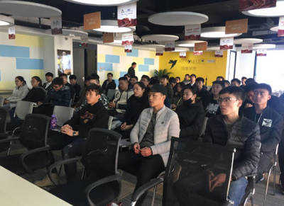 紅青團創(chuàng)始人劉文軍赴西安頤高電商園交流分享會 探索電子商務(wù)信息咨詢新路徑